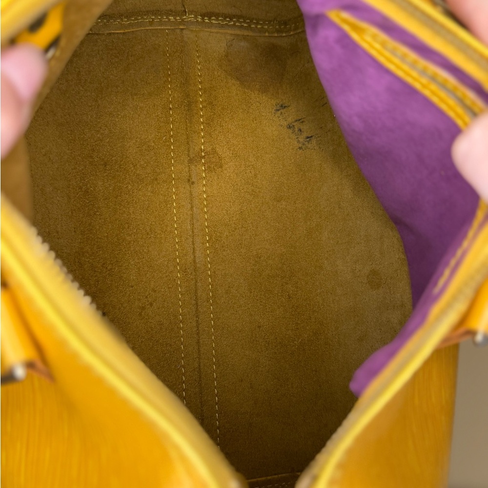 Louis Vuitton Yellow Epi Speedy 25 Handbag - Picture 9 of 11